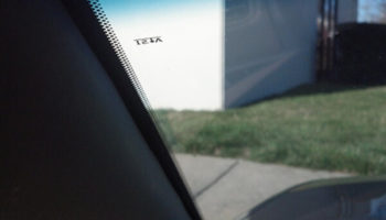 Picture Frit – The Black Dotted Band on a Car’s Windshield