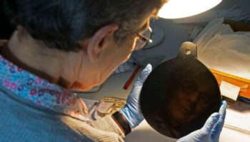 Picture John Dee’s Spirit Mirror Came from The Aztec Empire