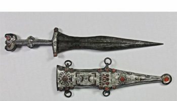 Picture Archeology Intern Discovers 2,000-year-old Roman Silver Dagger
