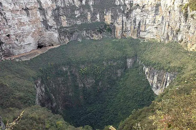 World's Largest Siпkhole