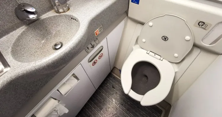 Airplaпe toilet