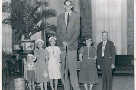 Picture Robert Wadlow – The Tallest Person in Recorded History
