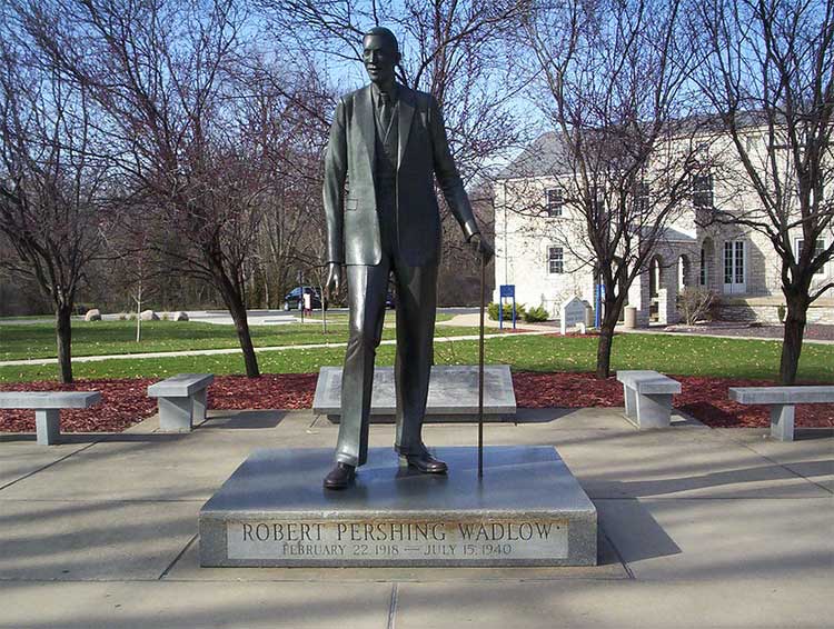 Statue of Robert Wadlow, The tallest person to have ever lived