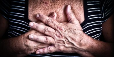 Picture Doctors on Plane Saved Woman Having a Heart Attack During Flight