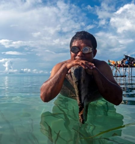 Picture Meet the Bajau Laut, Marine Nomads Who Can Remain 200ft Underwater for 13 Minutes