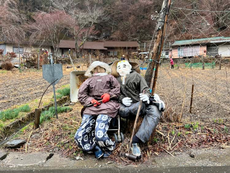 A hiking couple in Nagoro