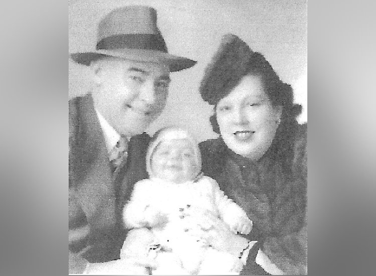 Baby Minnoch with his parents