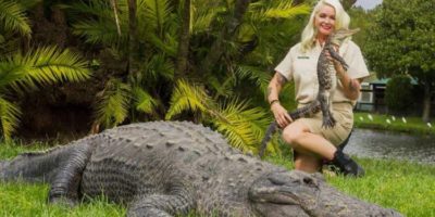 Picture Meet Savannah Boan – The Woman Who Tames Enormous Reptiles at Gatorland