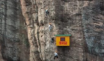Picture The ‘World’s Most Inconvenient’ Convenience Store Hangs 120m Above the Ground on a Steep Cliff!