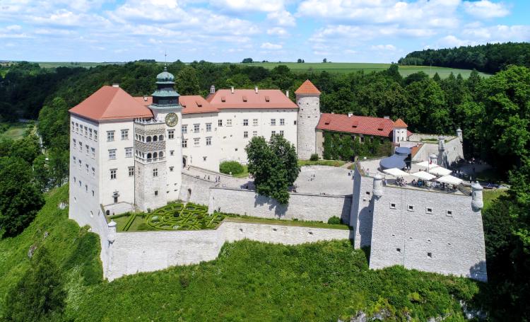 Pieskowa Skala Castle
