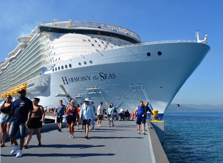 Harmony of the Seas is bigger than its two previous versions Oasis of the Seas and Allure of the Seas.