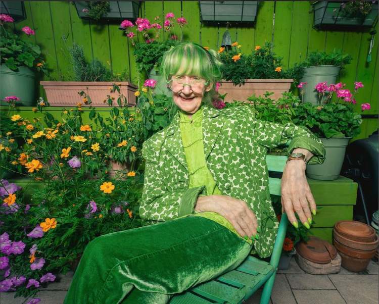 Green Lady of Brooklyn is so obsessed with green