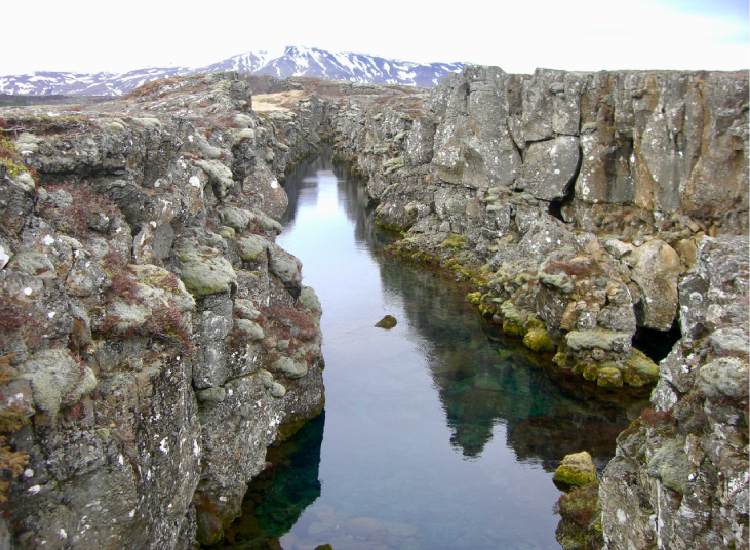 Mid-Atlantic Ridge tectonic plates in Iceland