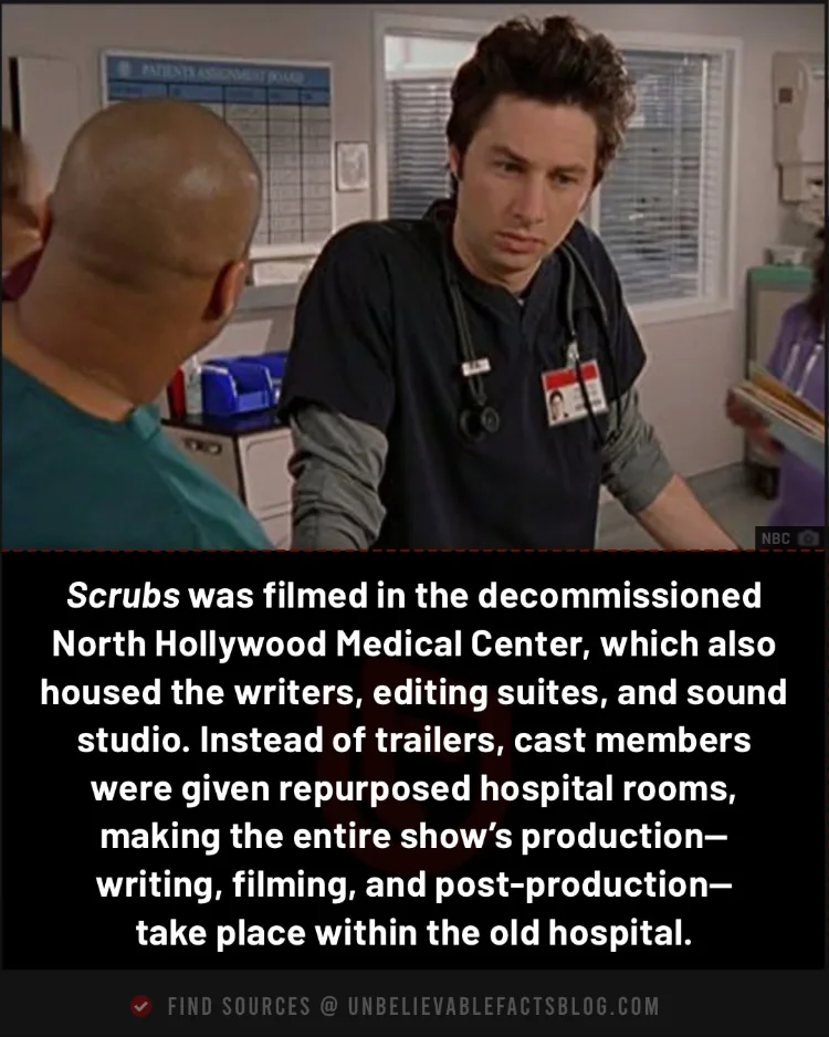 Scrubs was filmed entirely in a decommissioned hospital, cast and crew used old hospital rooms.