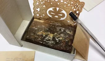 Picture A 77-Year-Old Slice of Queen Elizabeth II’s Wedding Cake Was Auctioned for $2,800